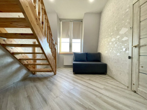 Dvukhurovnevaya Yevro-Dvukhkomnatnaya Kvartira G.pushkin Rauktis Flat