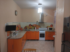 Prostornye v Centre s Vidom na Ozero Apartments