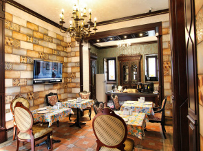 Royal Historical Palace Hotel