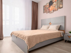 Na Beregu Ozera Ryadom S Gorodskym Parkom Flat