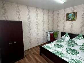 Na Shakhterskoy 2 Flat