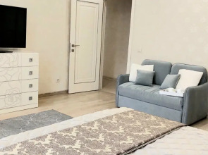 Апартаменты в центре с тремя спальнями на Червякова 55 рядом с парком Победы