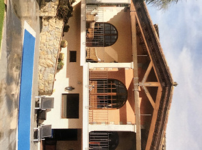 Mas Figures Villa