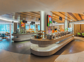 Отель Holiday Inn Resort Phuket Karon Beach by IHG
