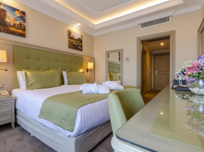 Отель London 1889 & Casino