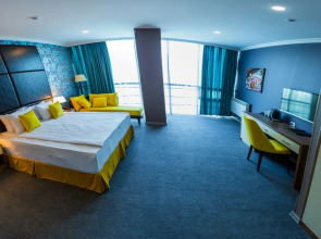 Отель Square Inn