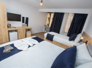 Отель Golden Street