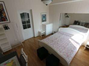 Квартира Просторная квартира с сауной рядом