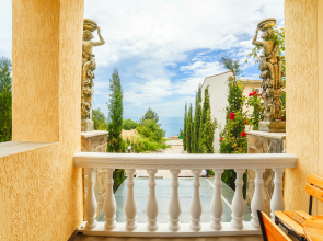 Villa Arnis Guest House