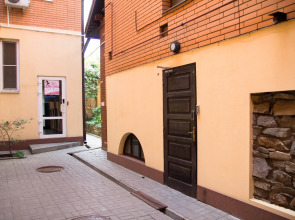 Апартаменты Лоял на улице 9-я Линия 14