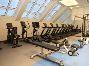 Отель Golden Tulip Media