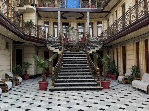 Grand House Real Estate Hotel