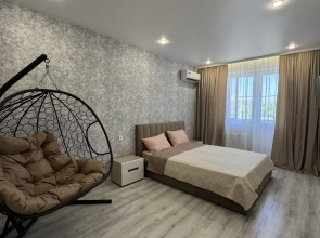 Premium Klassa Goryachiy Klyuch Vozle Lebedinogo Ozera Flat
