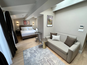 Отель Weingart Suites