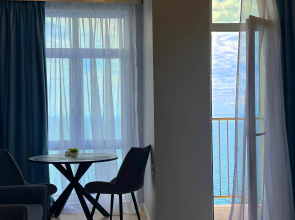 Delfin na Zakate - Stilnaya Studiya u Morya v Sochi (Ashe) Apartments