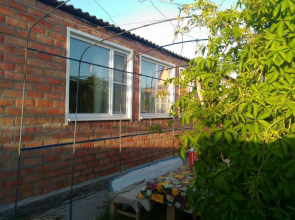 S Tremya Spalnyami I Bolshoy Solnechnoy Verandoy Private house