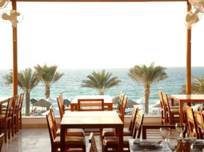 Отель Dubai Marine Beach Resort & Spa