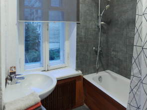 Квартира старинная мебель в лучах солнца