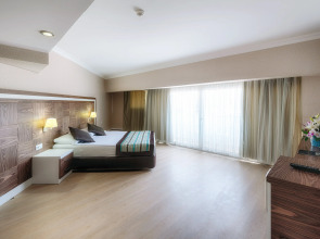 Отель Royal Towers Kiris