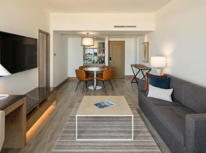 Курортный отель JA The Resort - JA Beach hotel