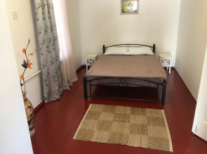 Bez Khozyaev So Vsemi Udobstvami S Uyutnym Dvorikom Private house