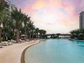 Апартаменты Сozy 1BR at Vida Residences Creek Beach