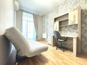 Квартира Трехкомнатная с Балконом и Кондиционером в Центре на Весенней