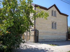 Arina Guest house