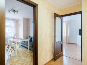 Квартира 1-к яркая у залива на Маркова 8/2 от RentAp, 4 сп.места