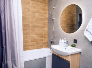 Трехкомнатная Просторная Квартира на 6 гостей у ТЦ Планета и Аквапарка