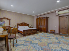 Отель Shah Palace