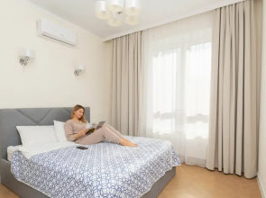 37m s Krovatyu i Divanom Apartments