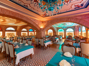 Отель Seven Hills Palace