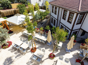 Отель WOO Town Suites