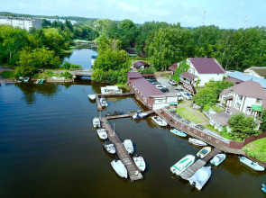 Отель Гостиничный рыболовно-охотничий комплекс Александровский Причал