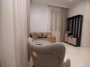 Отель Louvre Home