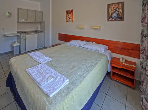 Апартаменты Seafront Beach Hotel