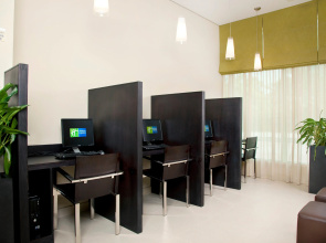 Holiday Inn Express Dubai Safa Park an IHG Hotel