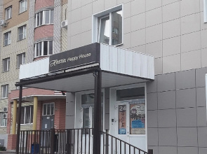 Happy House Na Holmogorova Hostel
