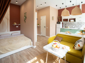 Апартаменты с ярким дизайнерским ремонтом