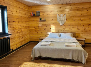 Uyutnoye Shale v 5 Minutakh ot Gory Chalet