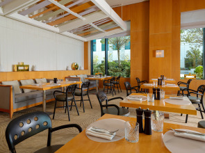 Отель Baku Marriott Hotel Boulevard