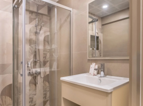 Rose Garden Premium Hotel