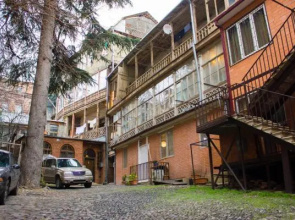 Mtatsminda Lazga Apartments