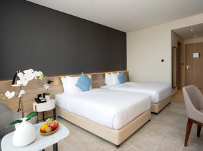 Отель Beach Walk