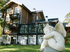Seneshal Hotel