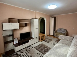 V Tsentre Ishima Prostornaya 3-Komn. Dlya Komandirovok I Semyi Flat