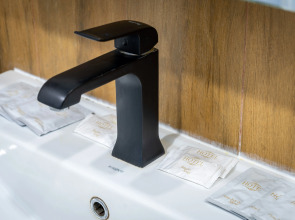 Квартира в эко стиле с собственным двориком для отдыха