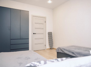 Трехкомнатная Просторная Квартира на 6 гостей у ТЦ Планета и Аквапарка