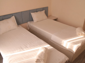 Отель Ideal Best Tour